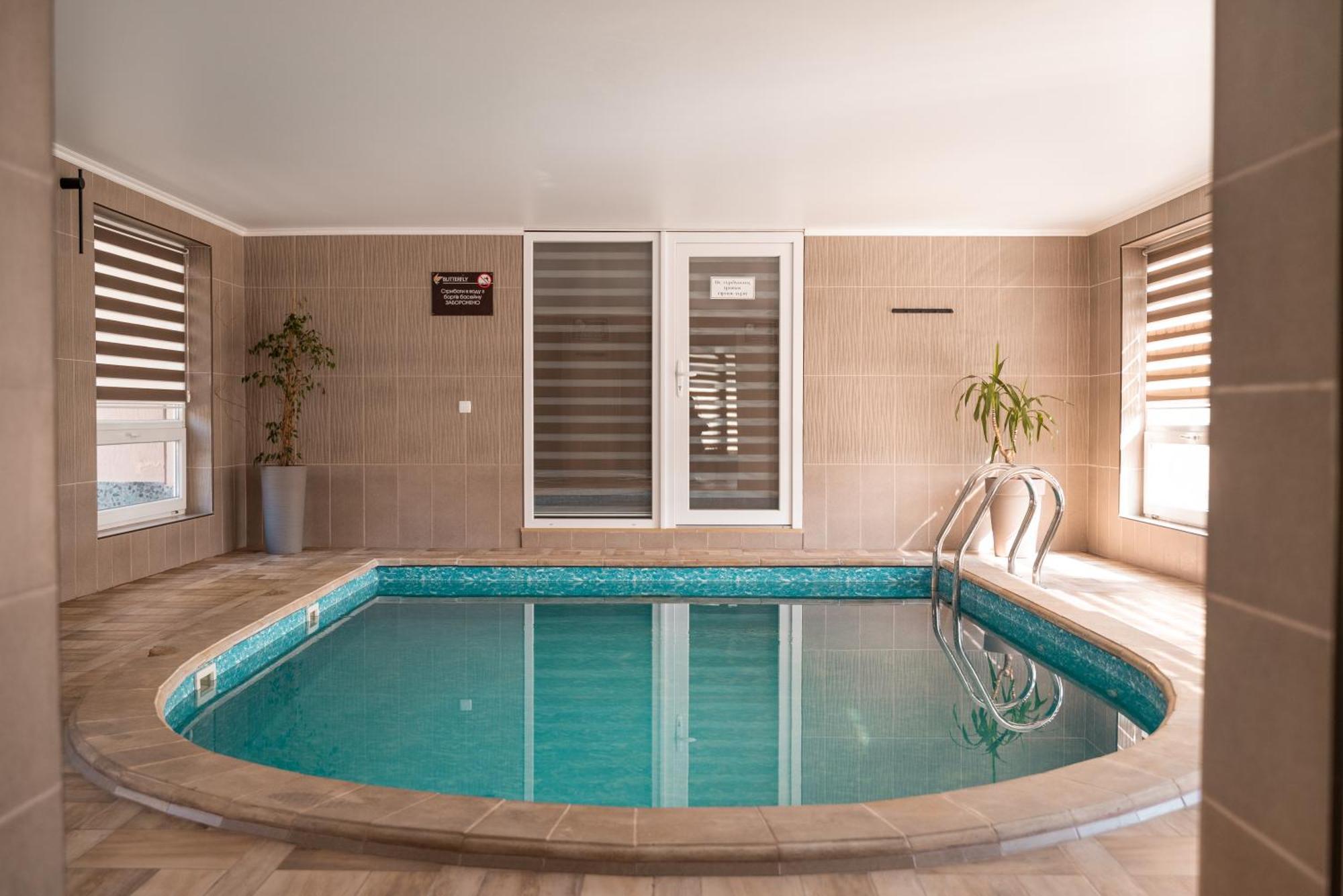 Hotel Butterfly Sadove Luaran gambar